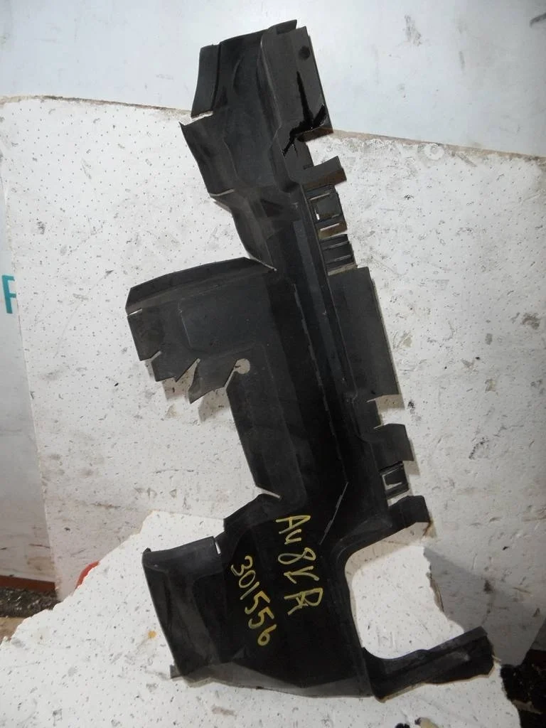 воздуховод (дефлектор) радиатора правый Audi A4  2009