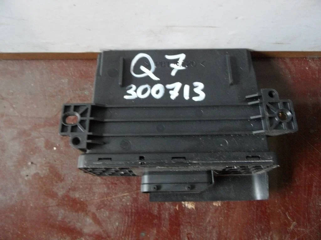 блок управления BCM (бортовой сети) Audi Q7  2008