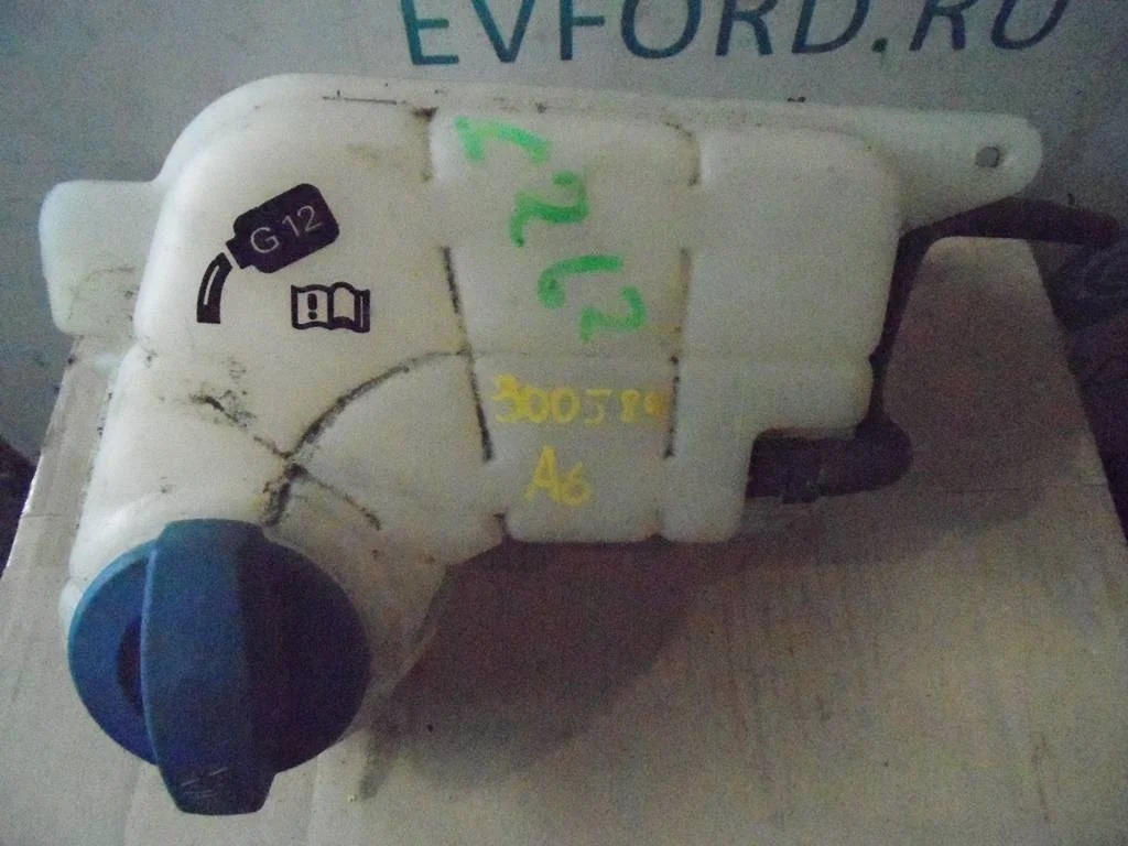 бачок расширительный Audi A6  2006