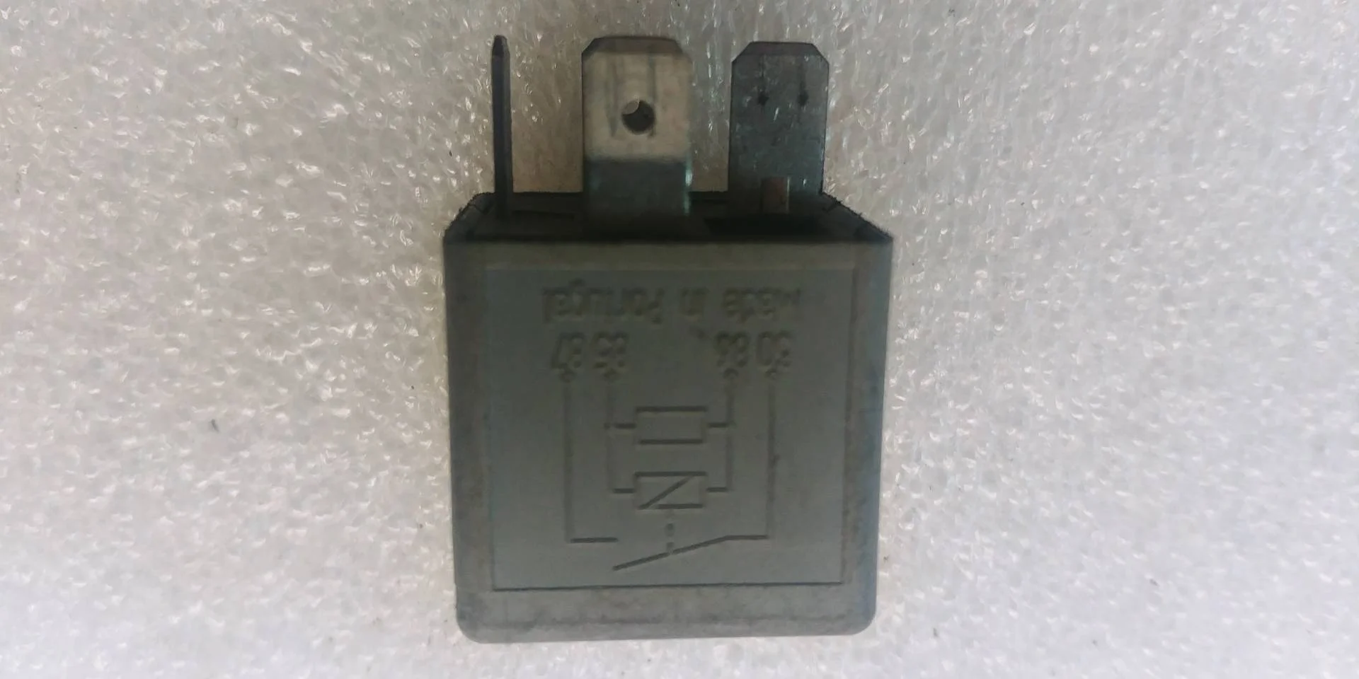 реле электровентилятора Audi Q7  2008