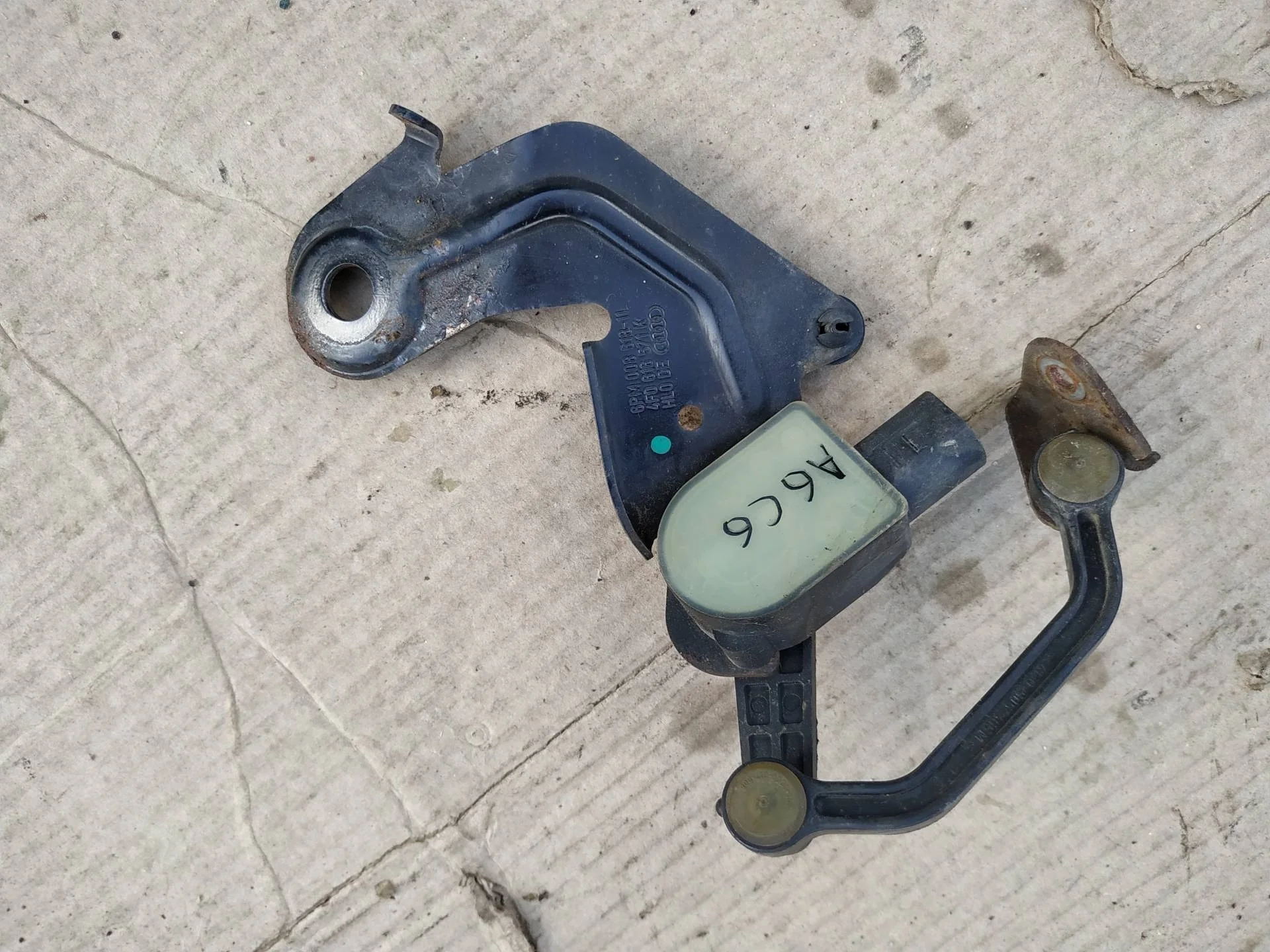 датчик дорожного просвета задний Audi A6  2006