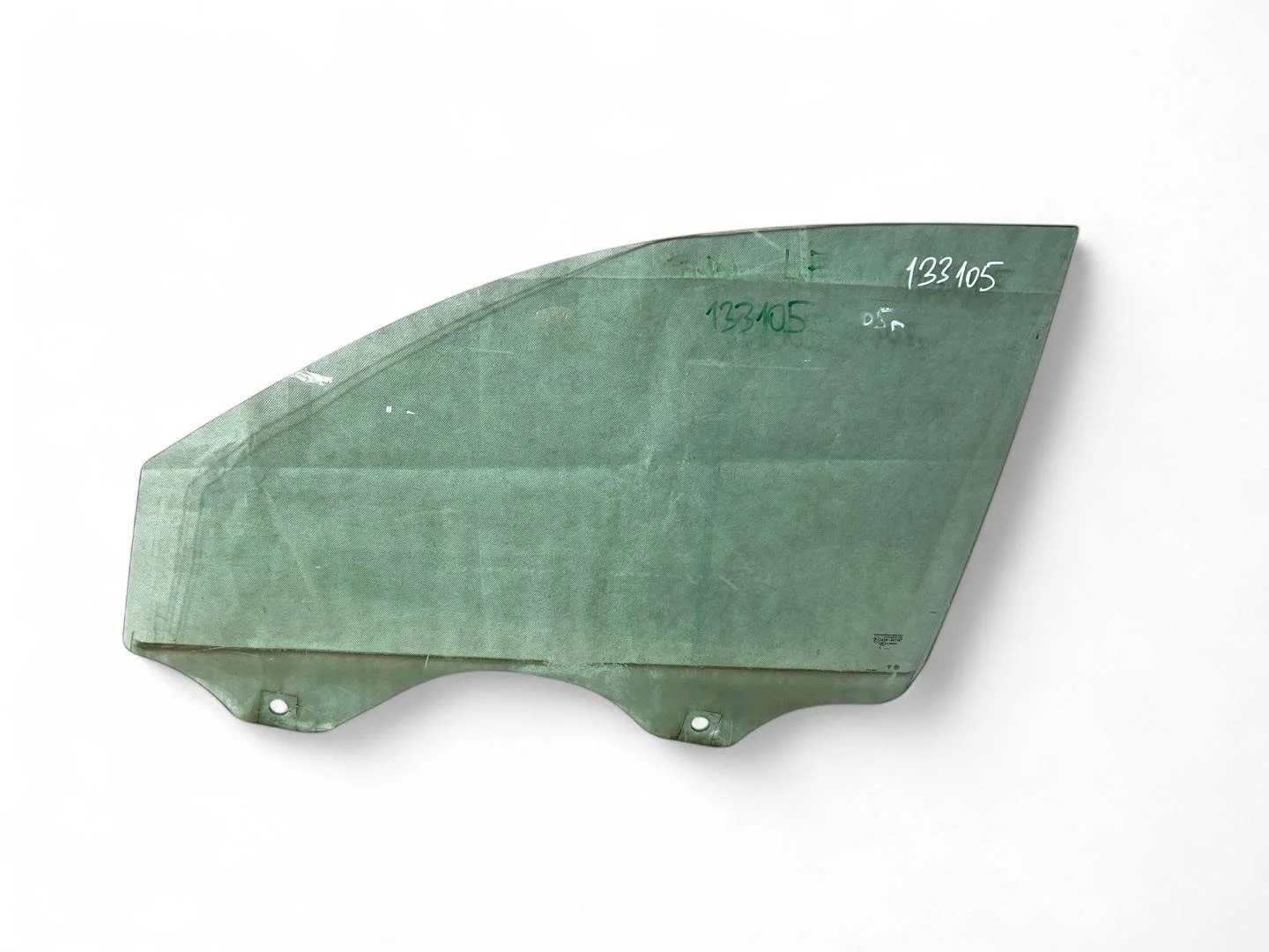 стекло двери передней левой Volkswagen Touareg  2006