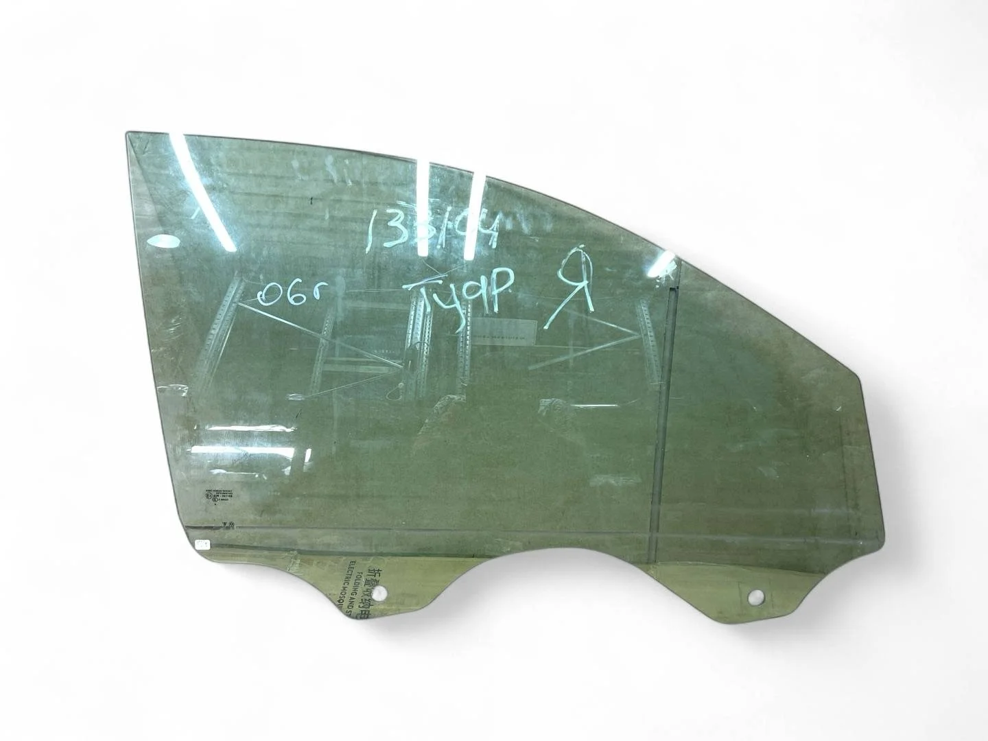 стекло двери передней правой Volkswagen Touareg  2006