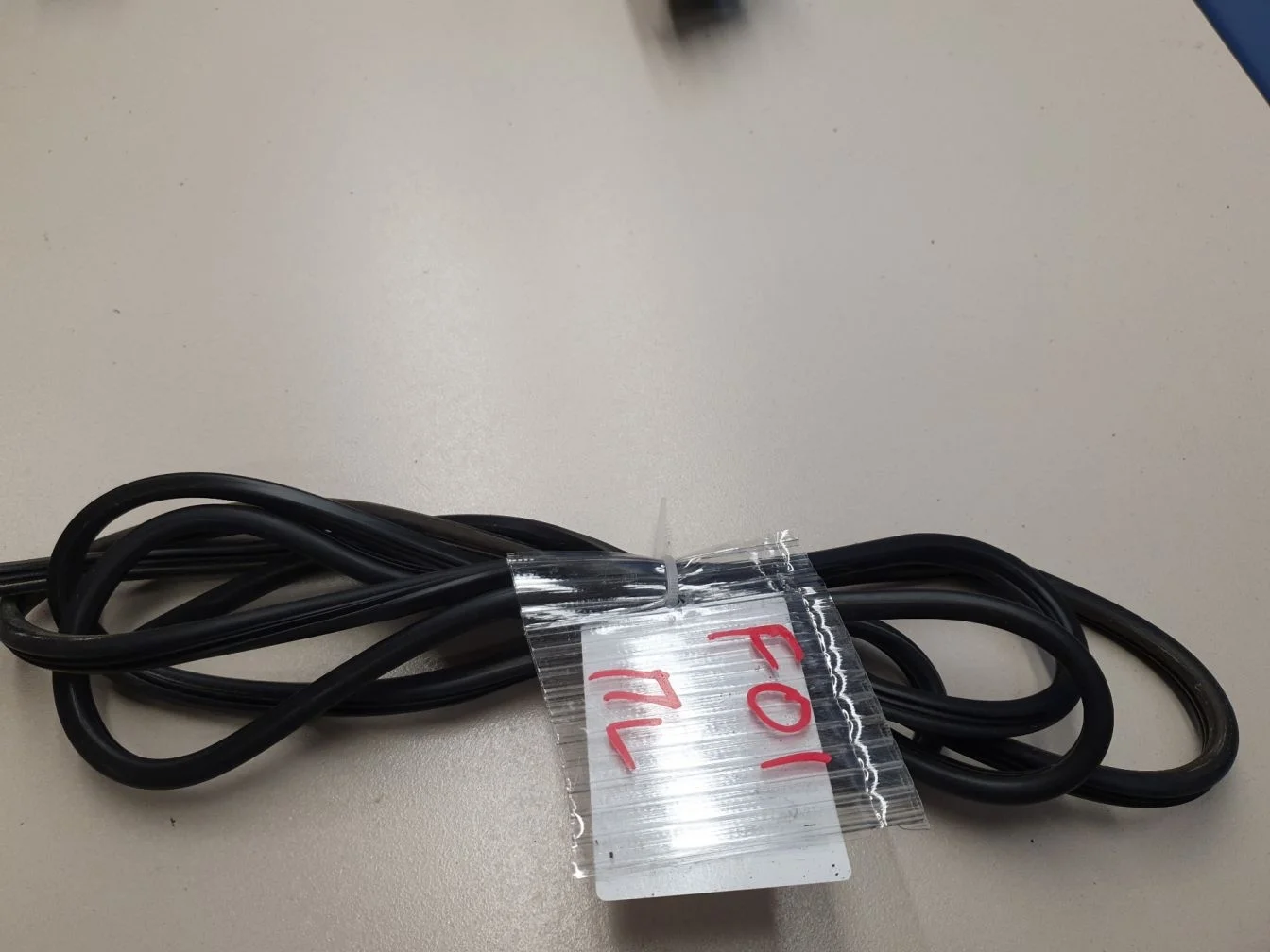 Уплотнитель двери передней левой для BMW 7 F01 F02 2008-2015