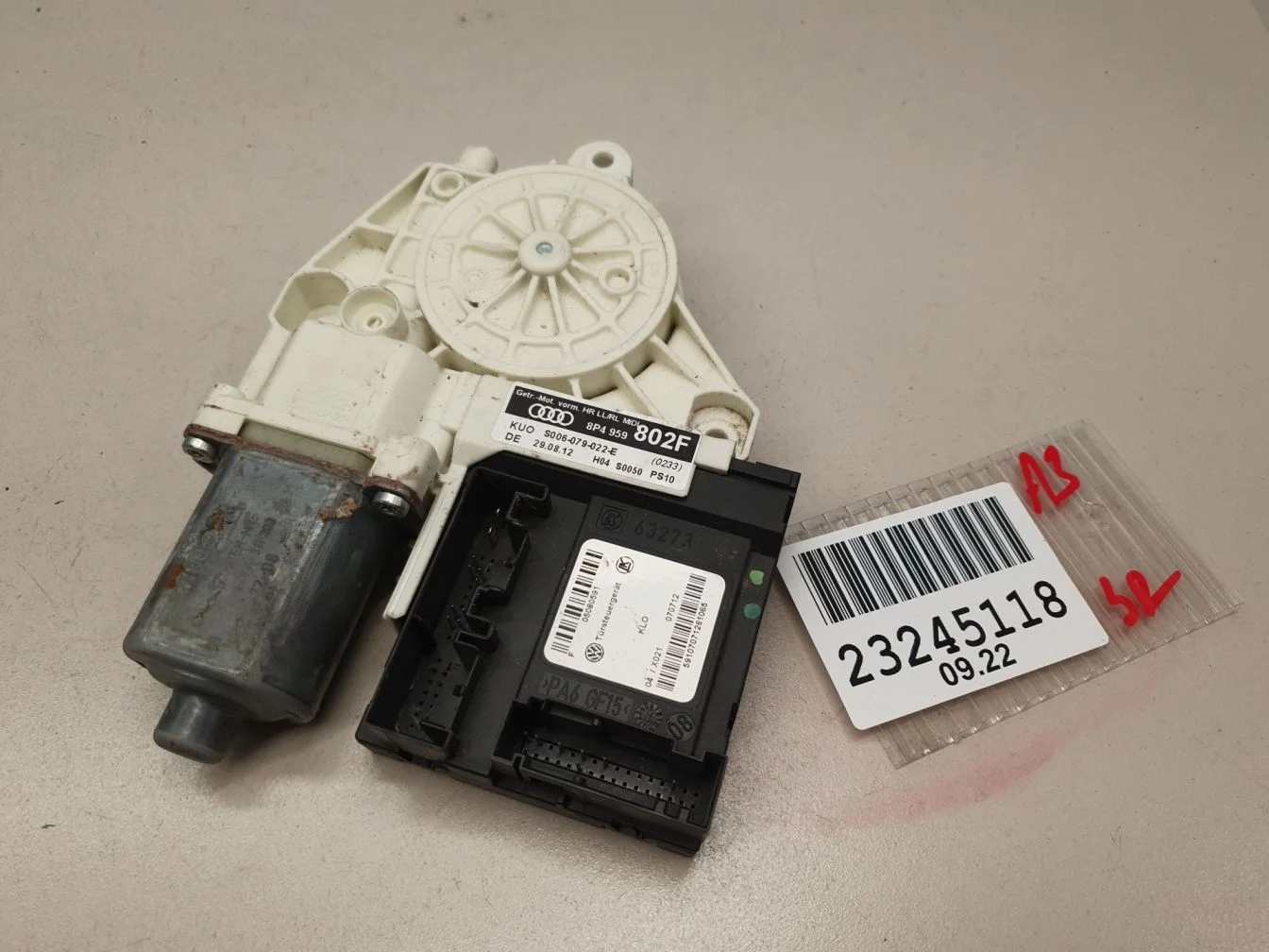 Моторчик стеклоподъёмника задний правый для Audi A3 8P 2003-2013