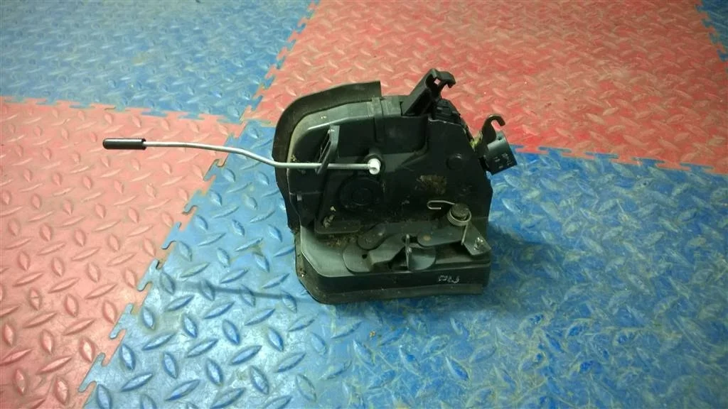 замок двери BMW X5 E53 51228402602  M54B30 231 лс 3.0i 2000 TOPASBLAU METALLIC (364)