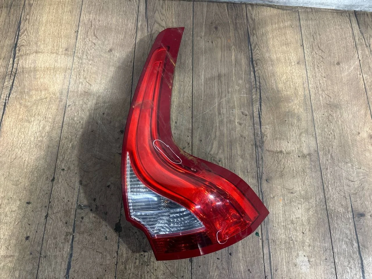 фонарь задний правый Volvo XC60