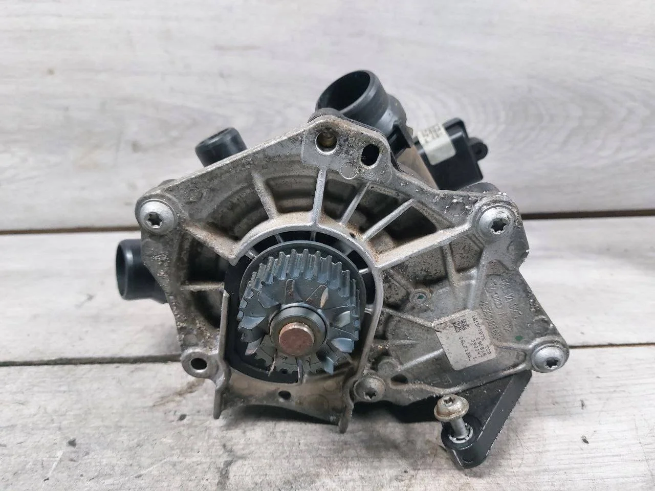 водяная помпа Audi A4 B9