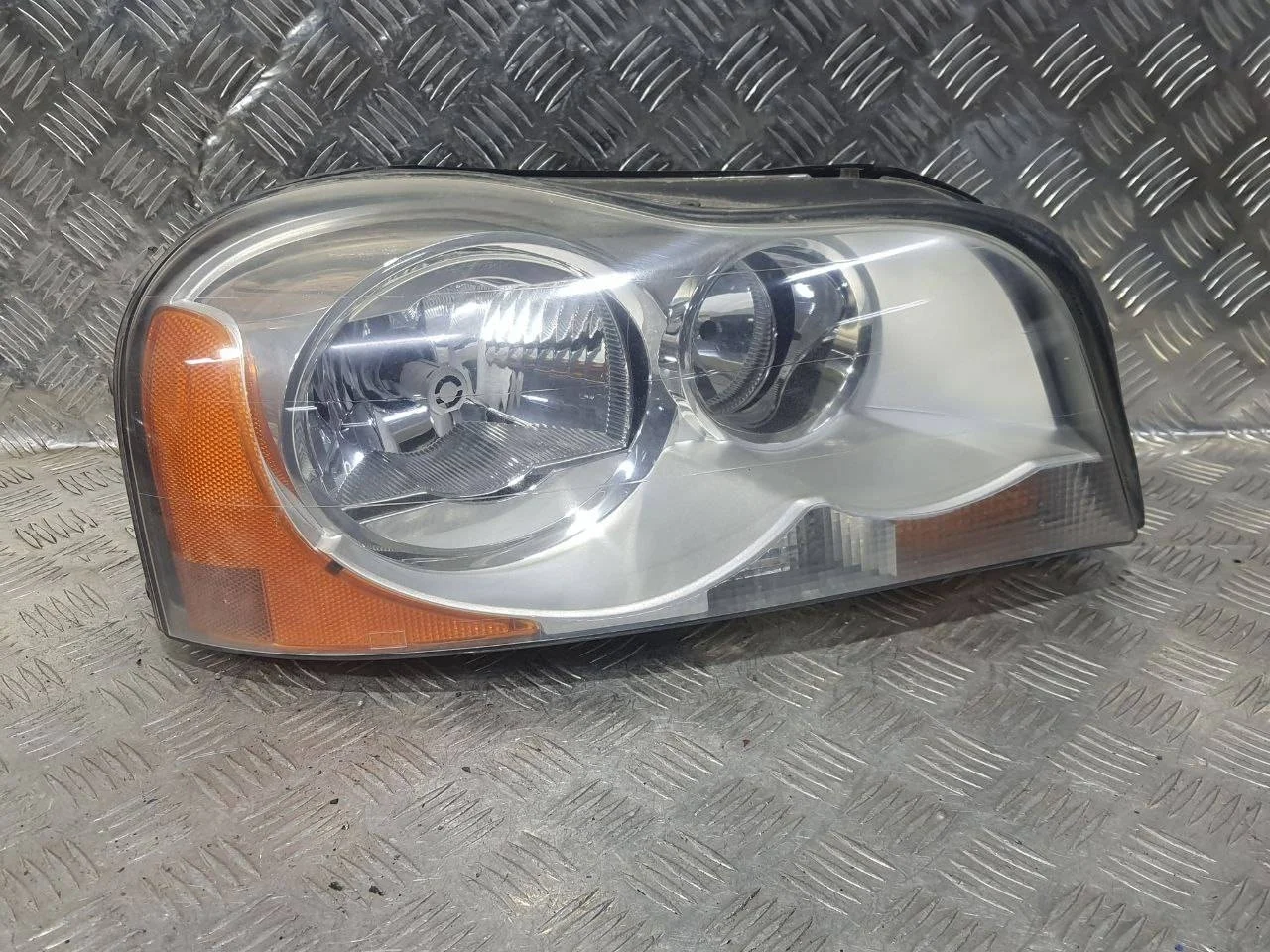 фара правая Volvo XC90