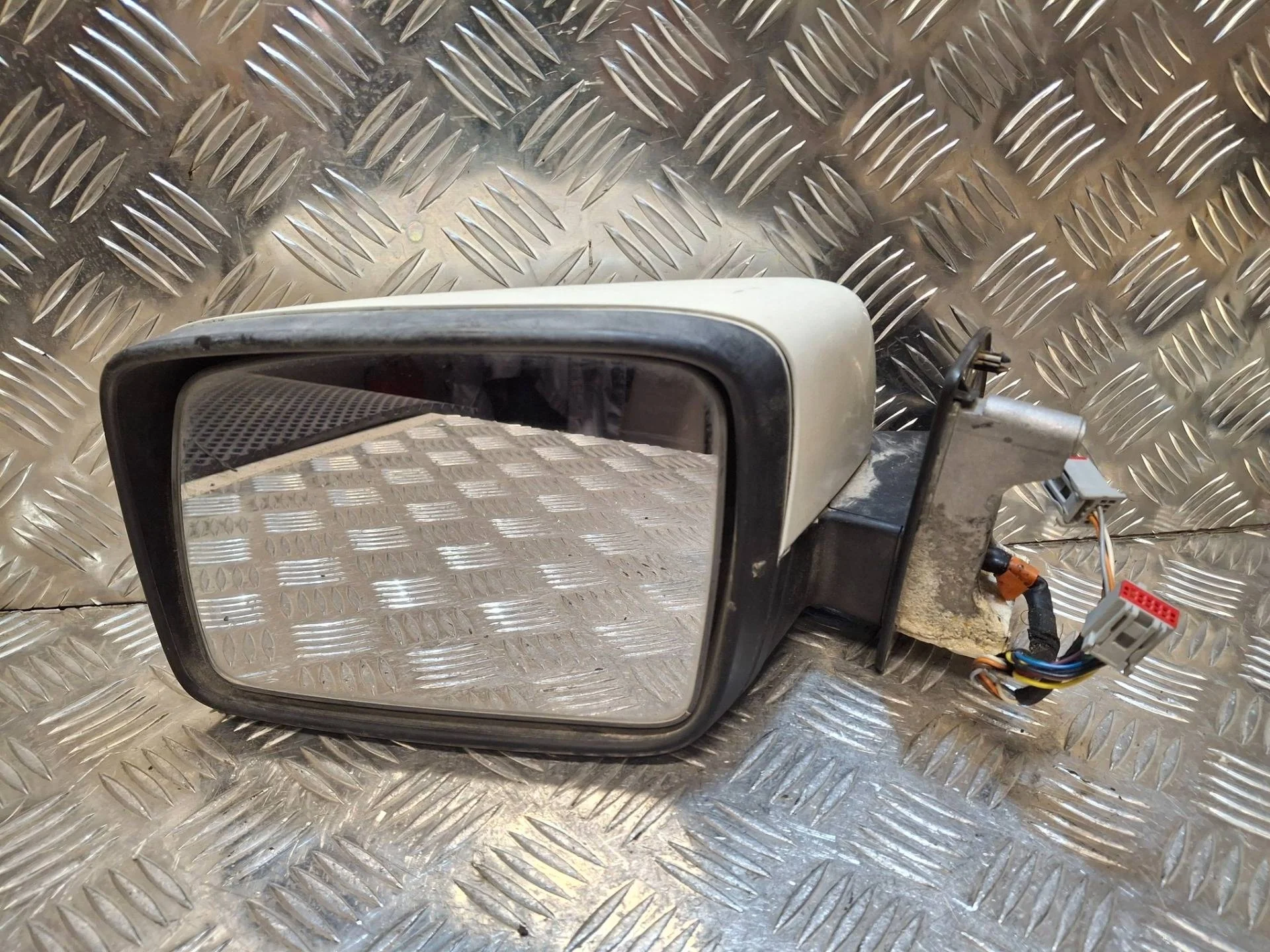 зеркало наружное левое Land Rover Discovery 3 L319  белый