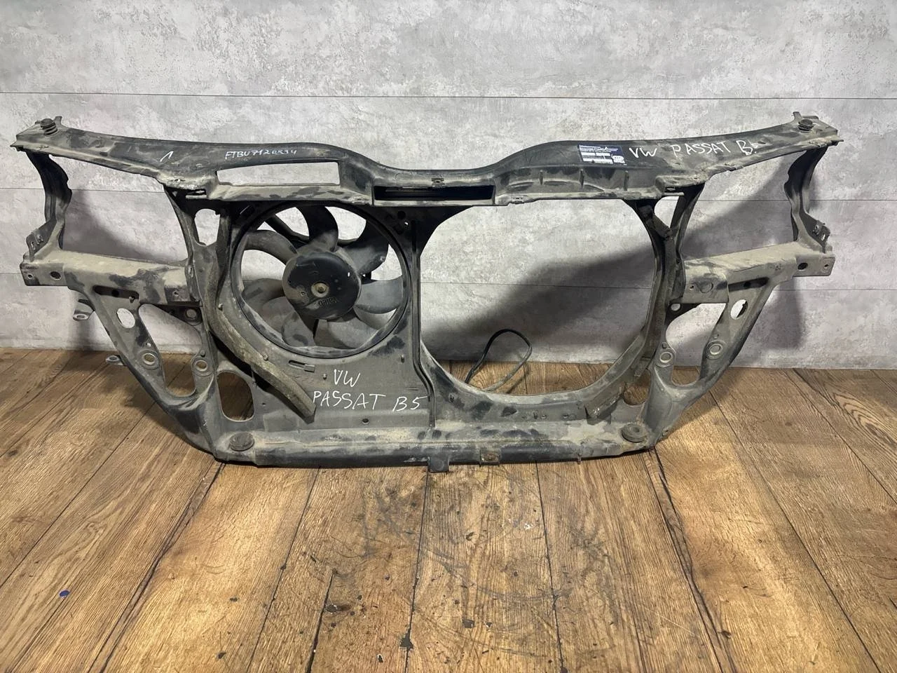 передняя панель (телевизор) Volkswagen Passat B5