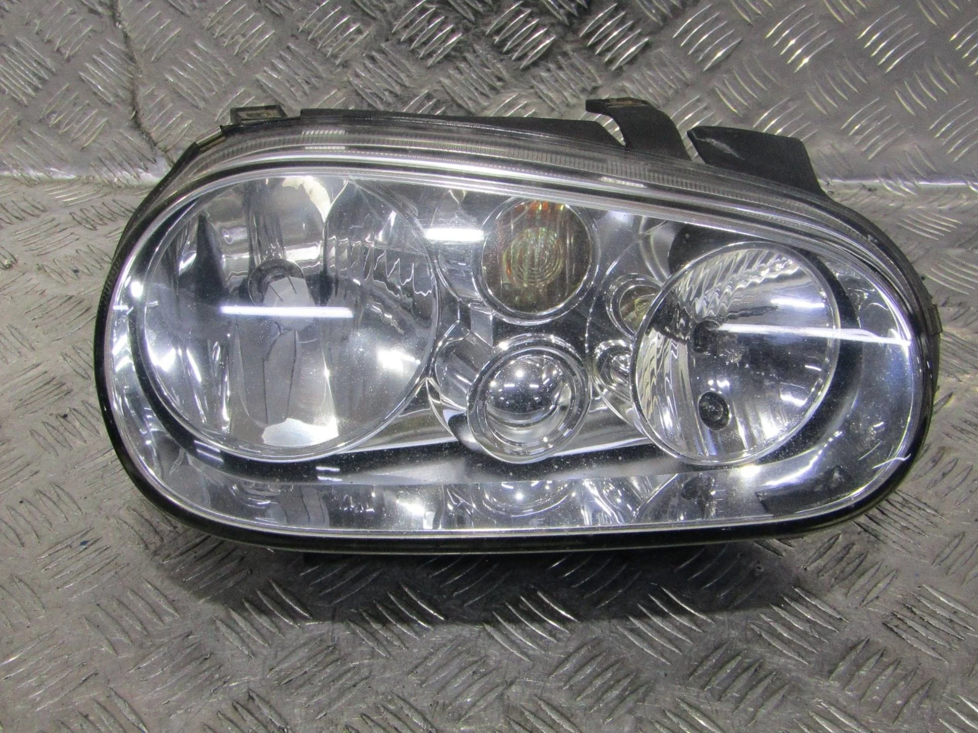 фара правая Volkswagen Golf 4