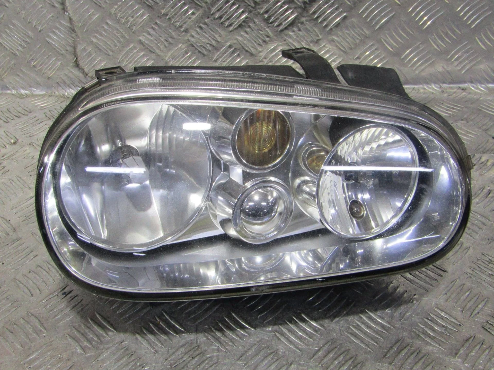 фара правая Volkswagen Golf 4