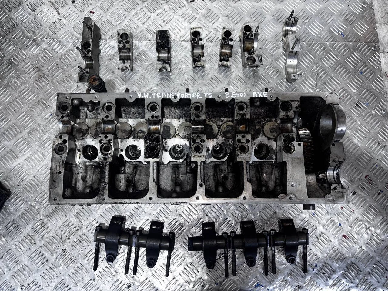 головка блока цилиндров Volkswagen Transporter T5