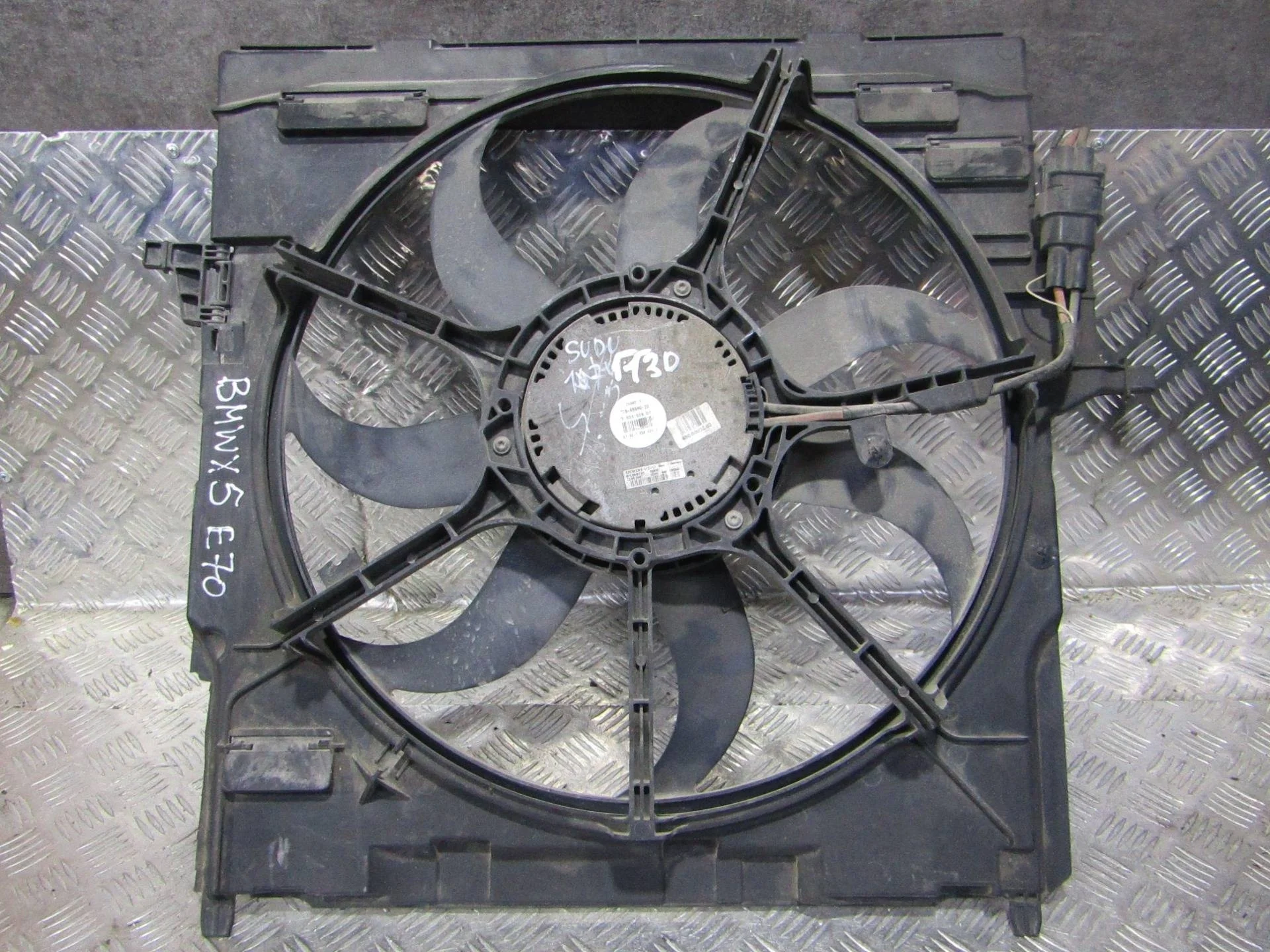 вентилятор охлаждения BMW X5 E70