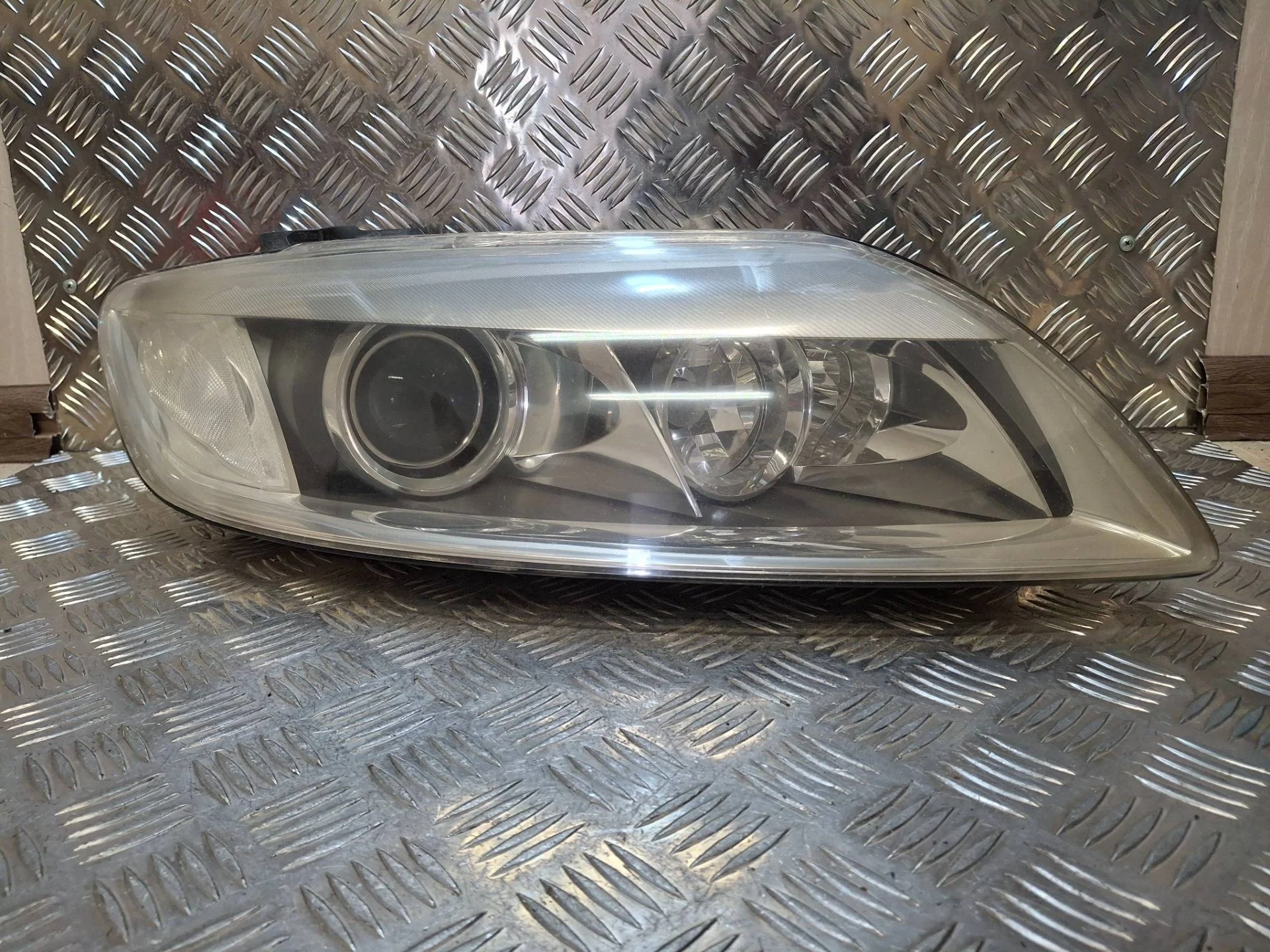 фара правая Audi Q7 4L