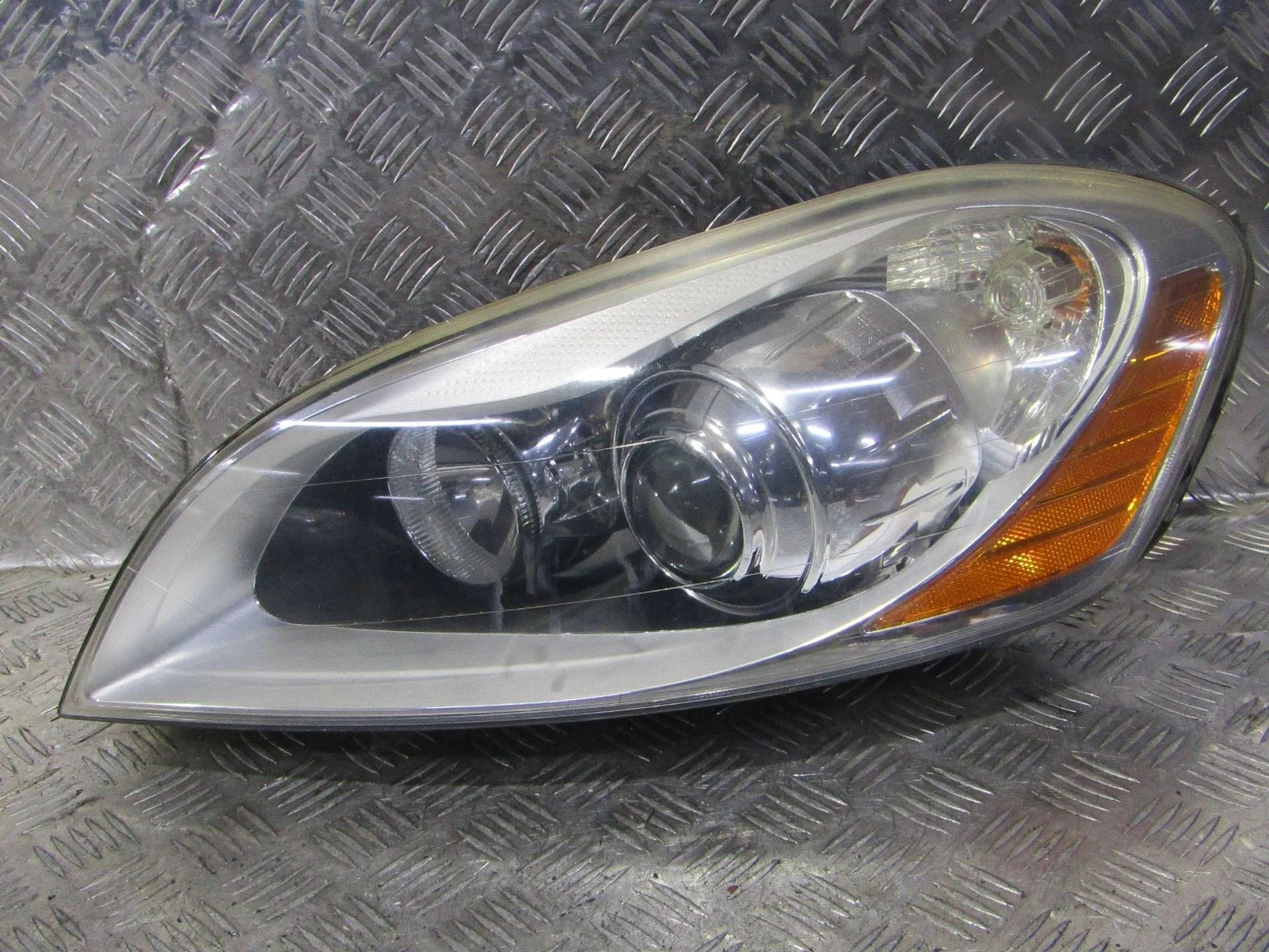 фара левая Volvo XC60