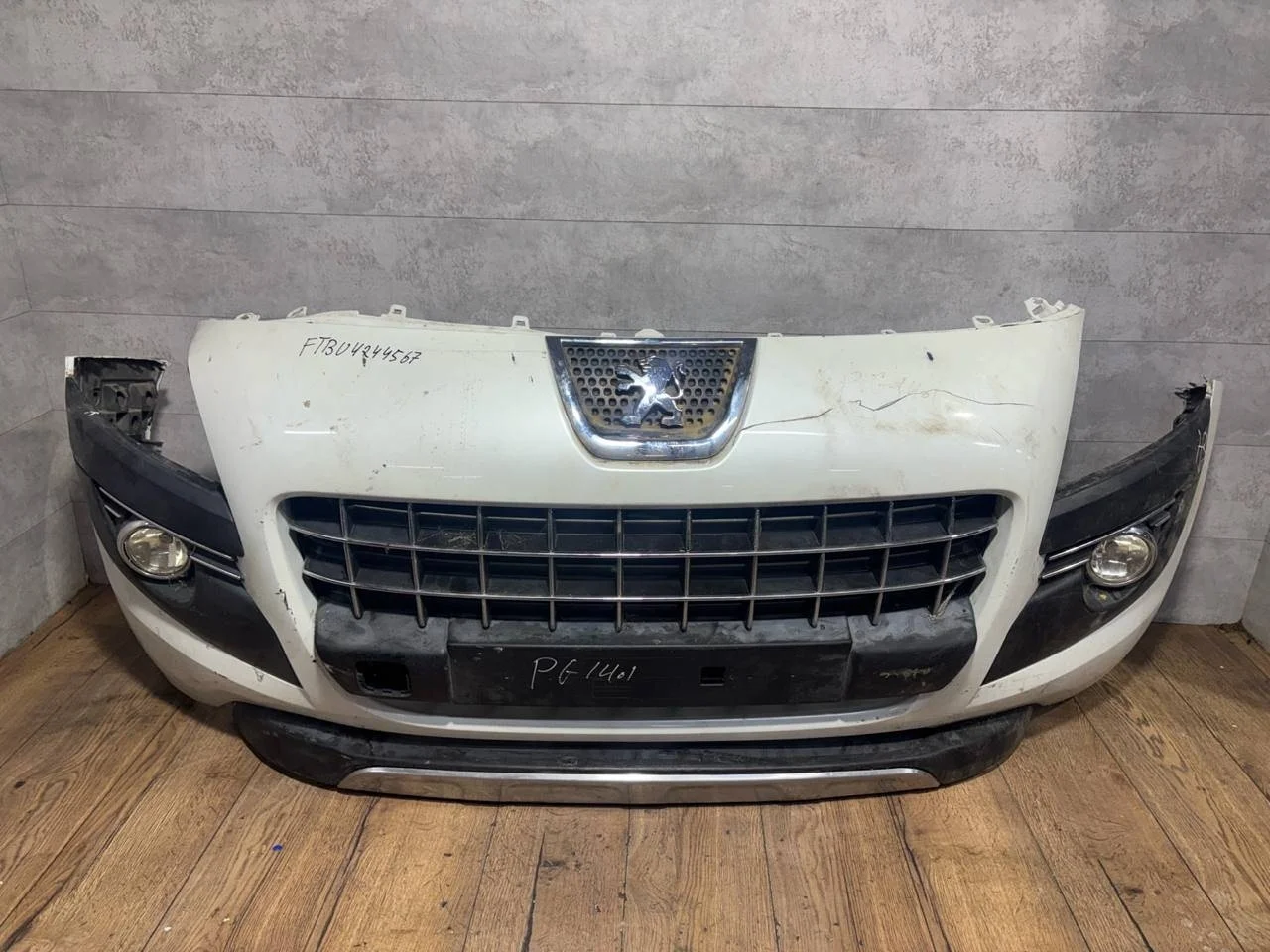 бампер передний Peugeot 3008