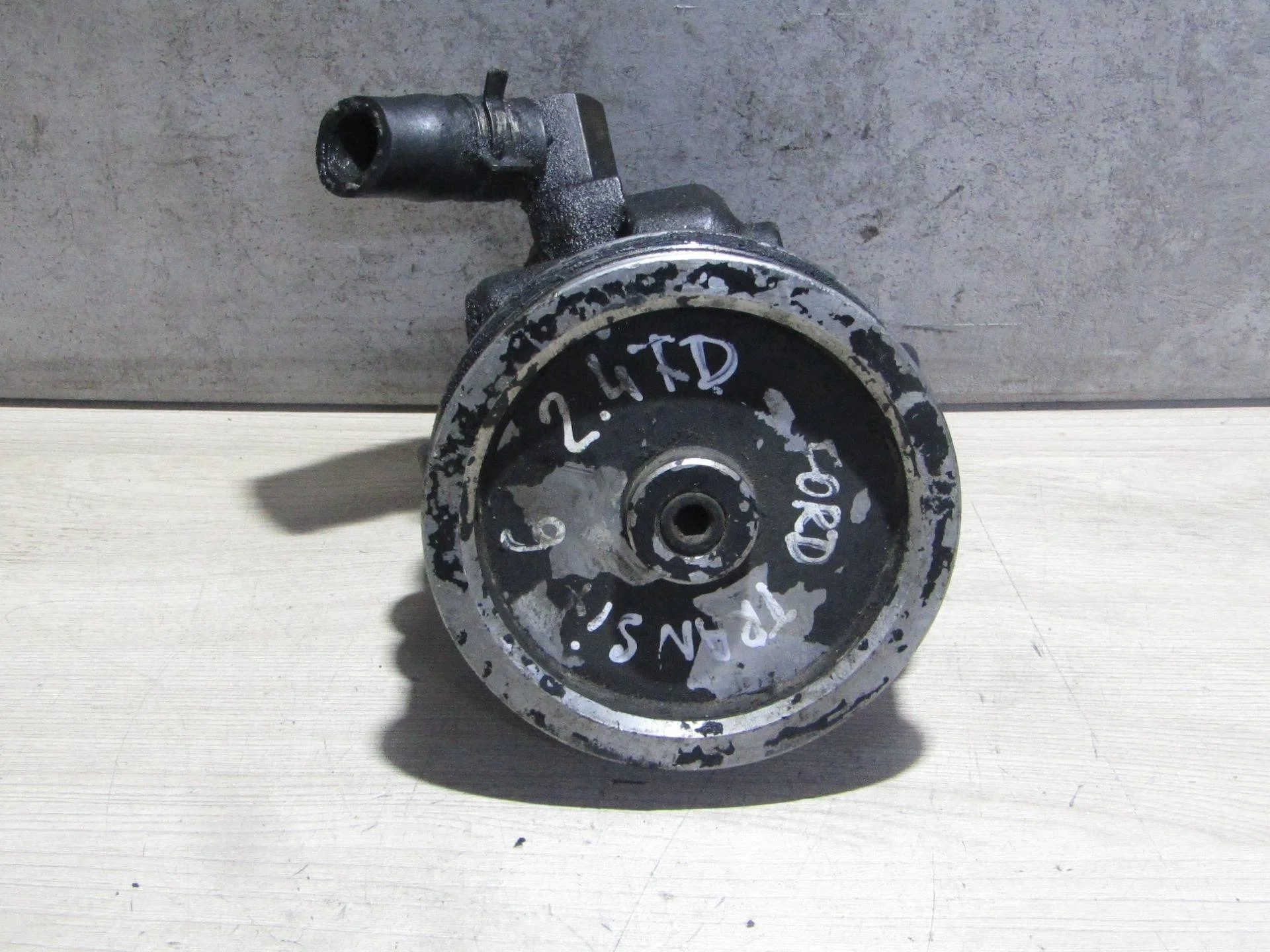 насос гидроусилителя руля Ford Transit 6