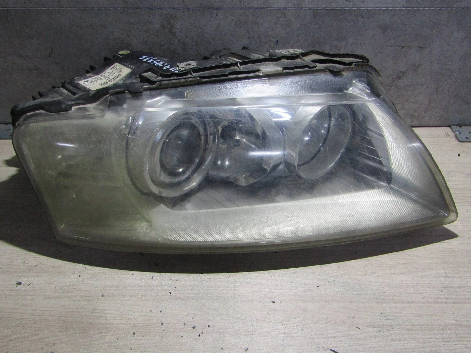 фара правая Audi A8 D3/4E