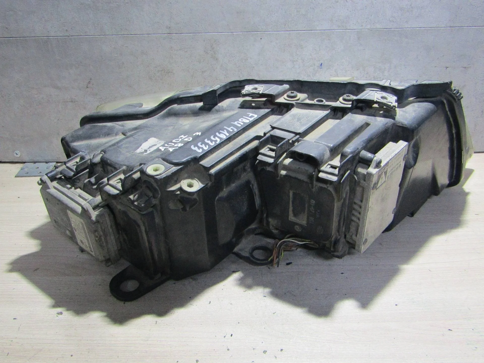 фара левая Audi A8 D3/4E