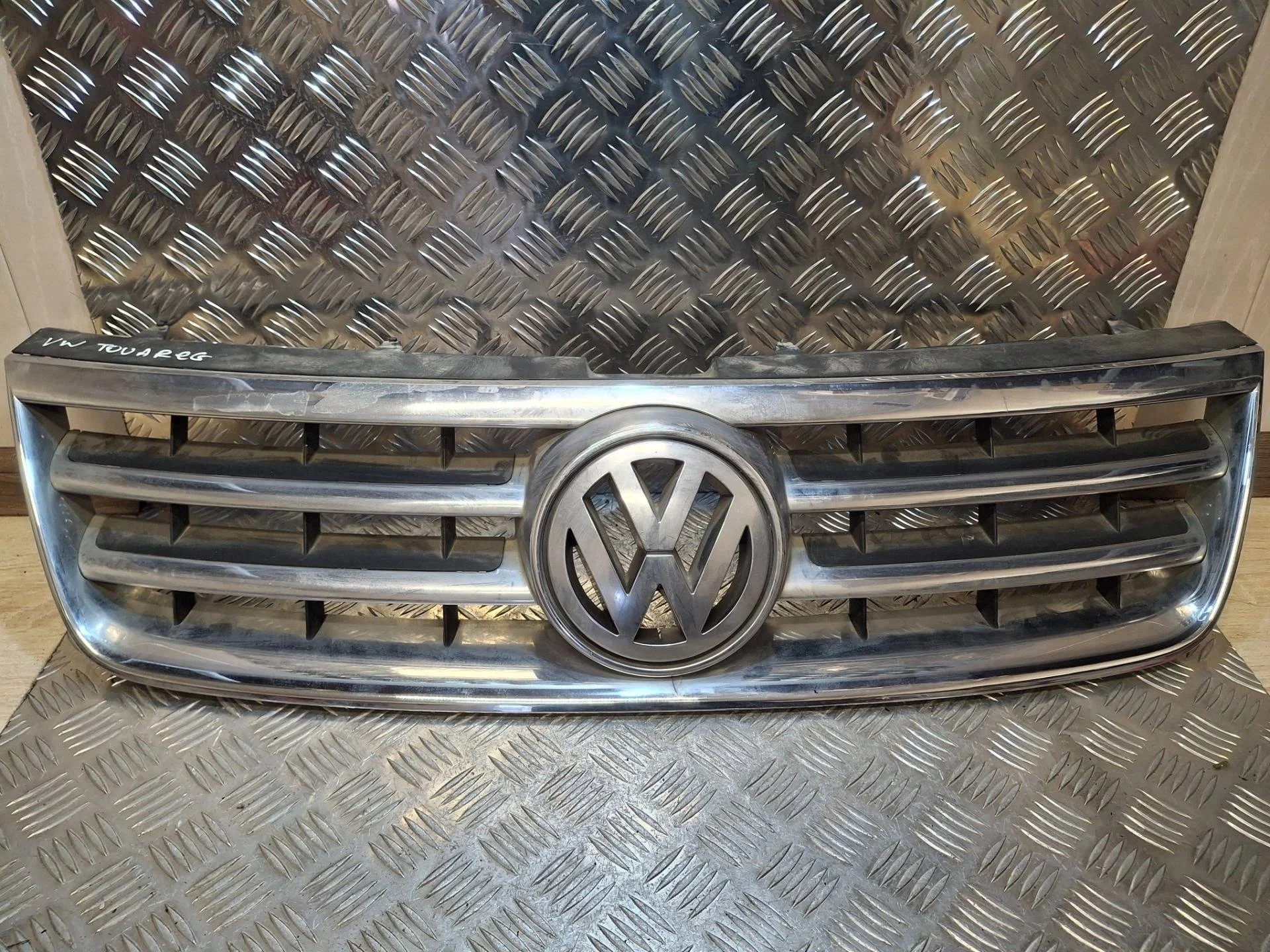решетка радиатора Volkswagen Touareg