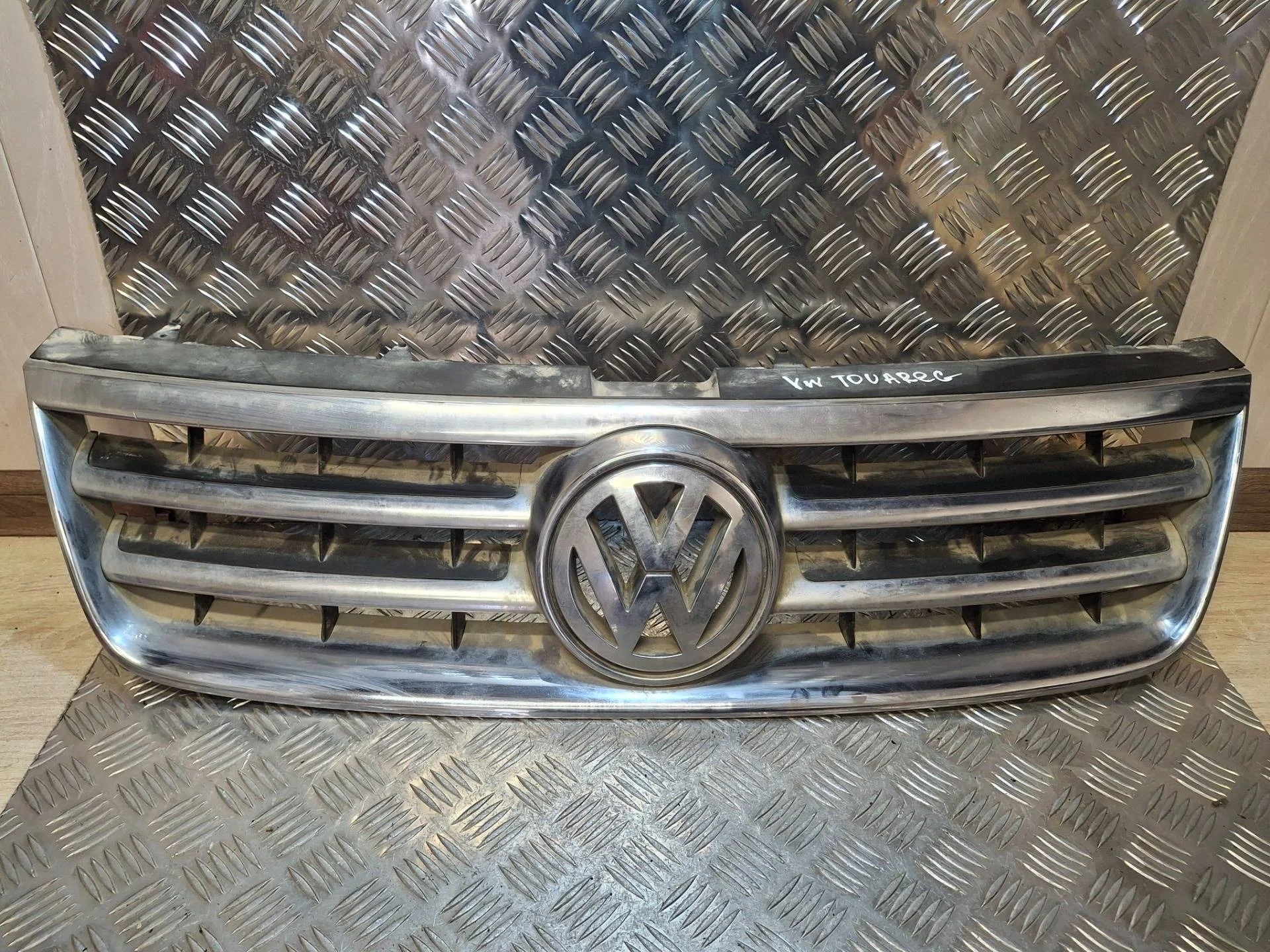 решетка радиатора Volkswagen Touareg