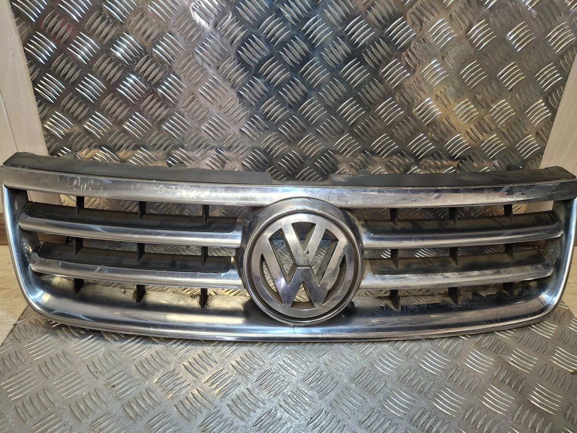 решетка радиатора Volkswagen Touareg