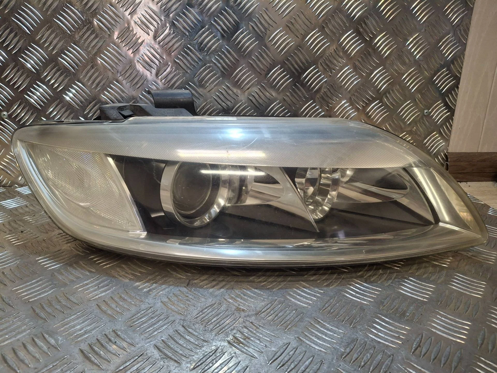 фара правая Audi Q7 4L