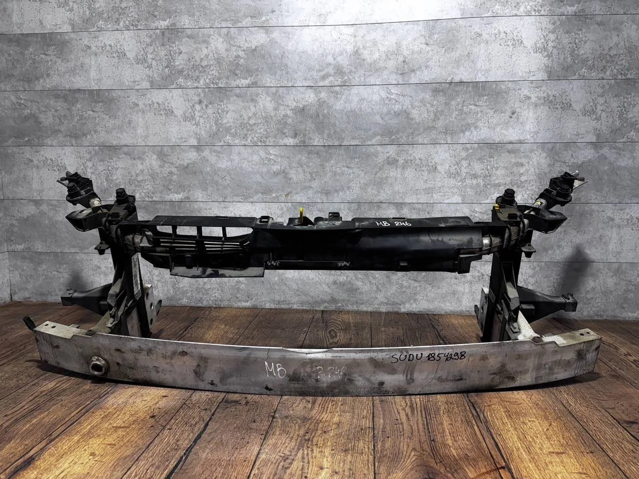 передняя панель (телевизор) Mercedes-Benz B W246