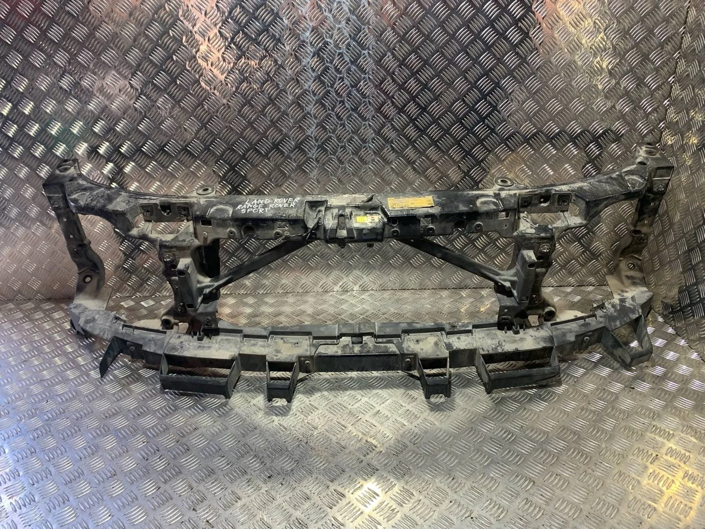 передняя панель (телевизор) Land Rover Discovery 3 L319