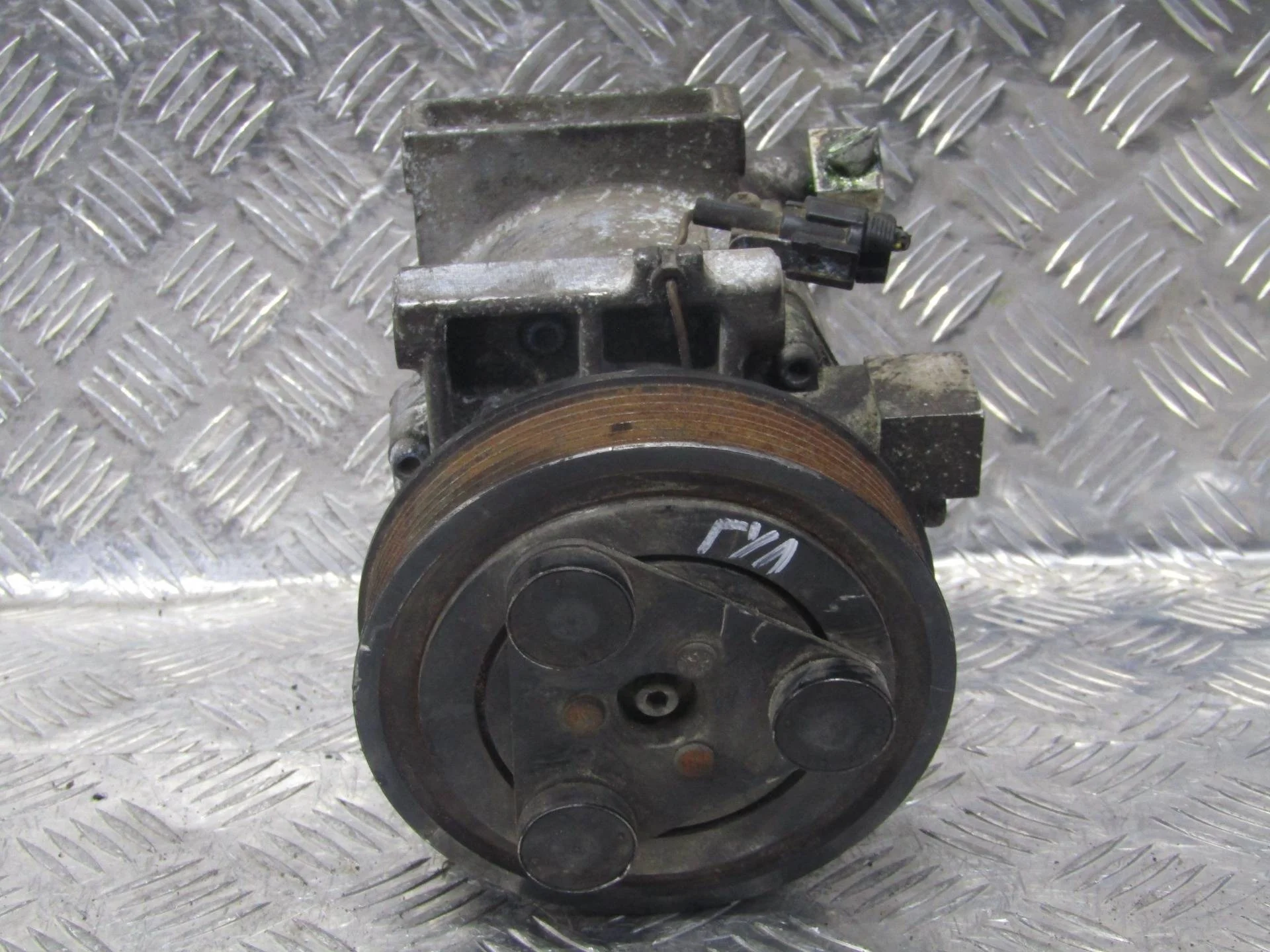 компрессор кондиционера Nissan Navara D40