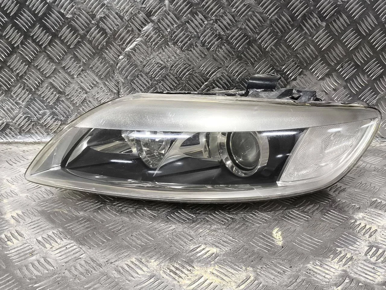 фара левая Audi Q7 4L