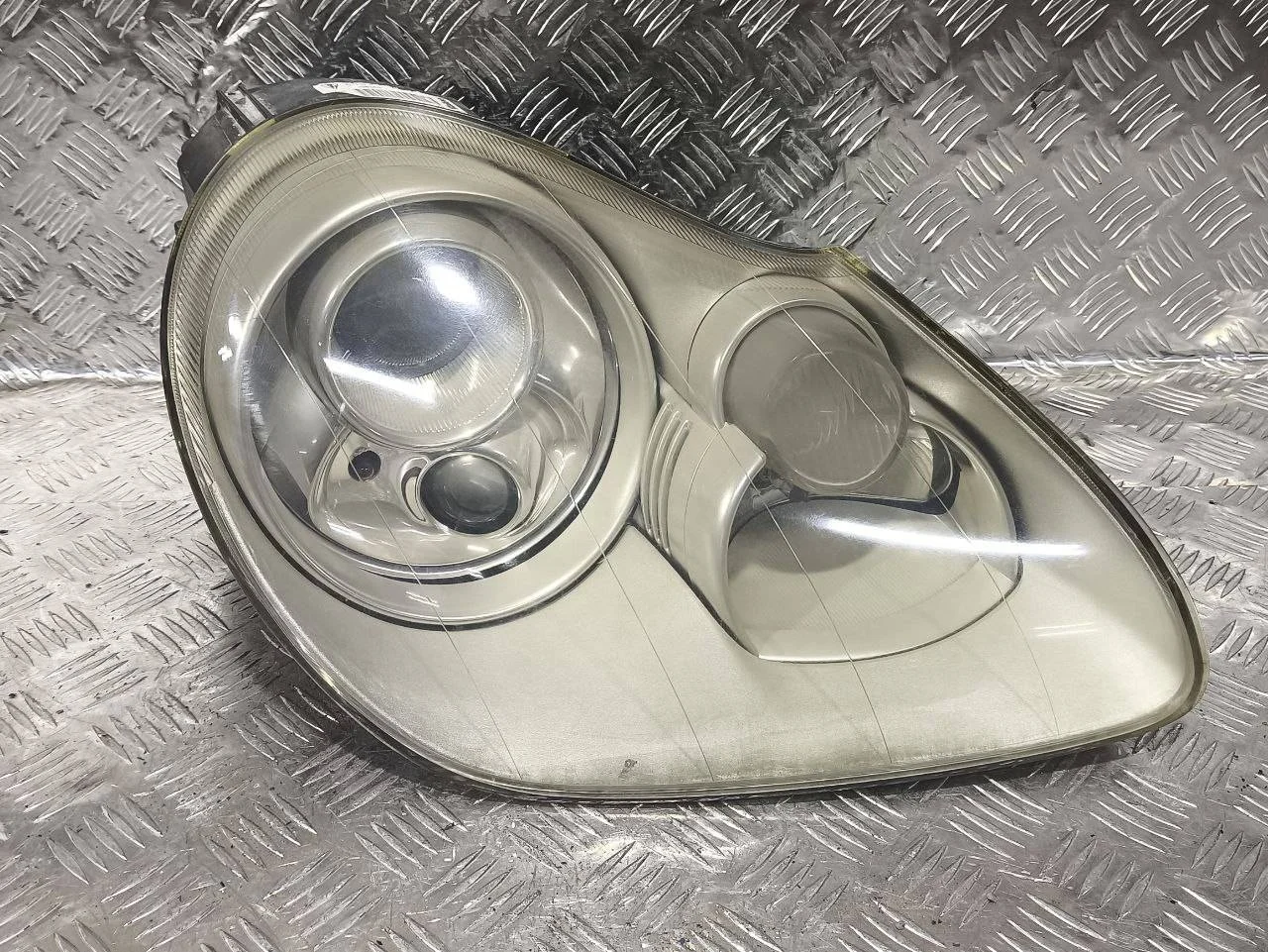 фара правая Porsche Cayenne 955