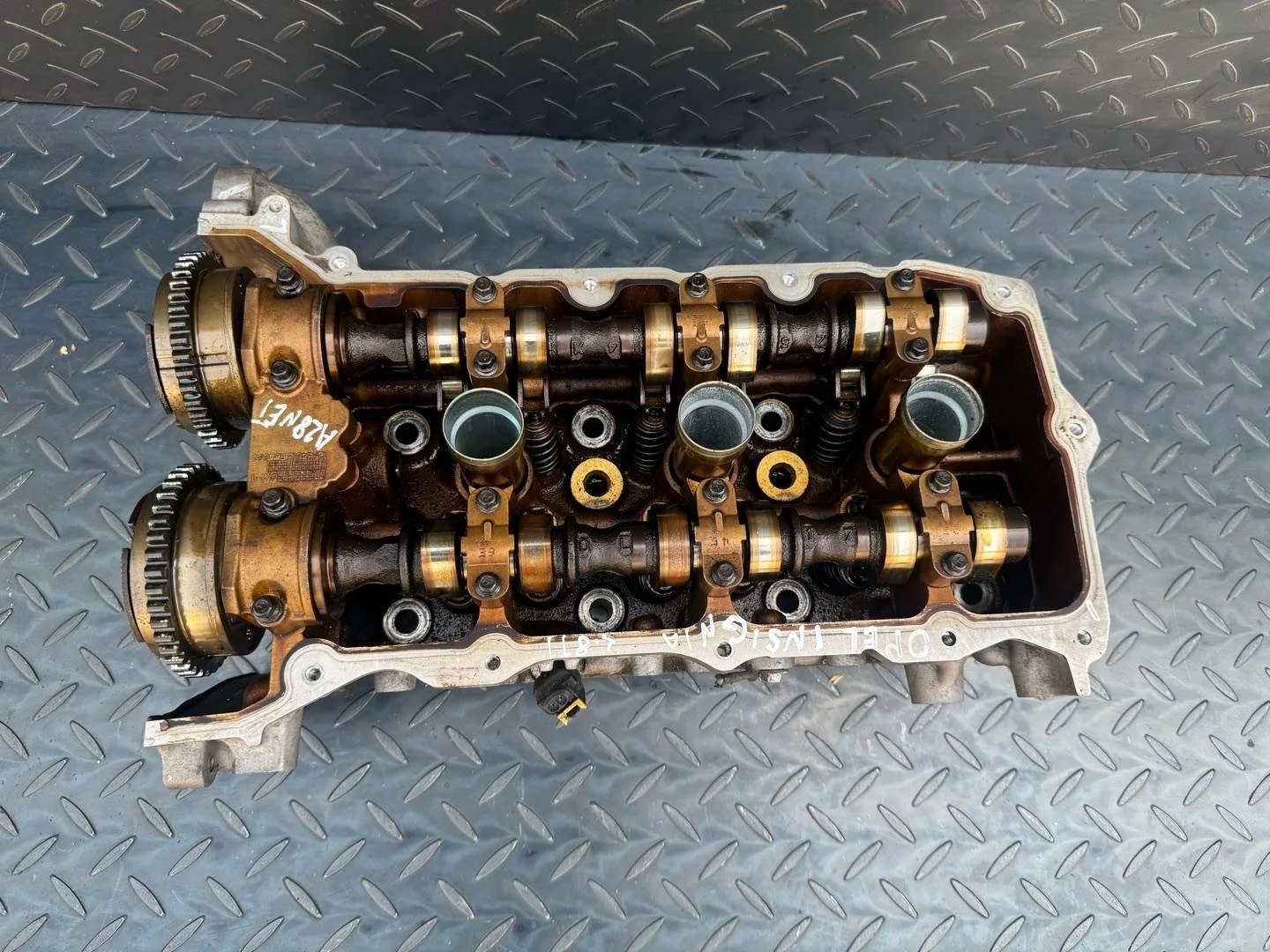 головка блока цилиндров левая Opel Insignia (A)