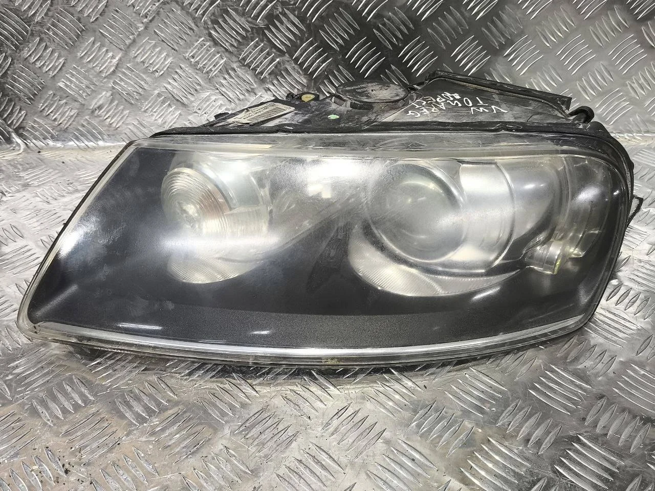 фара левая Volkswagen Touareg
