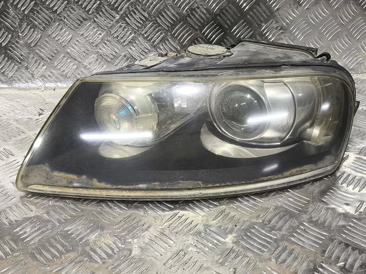 фара левая Volkswagen Touareg