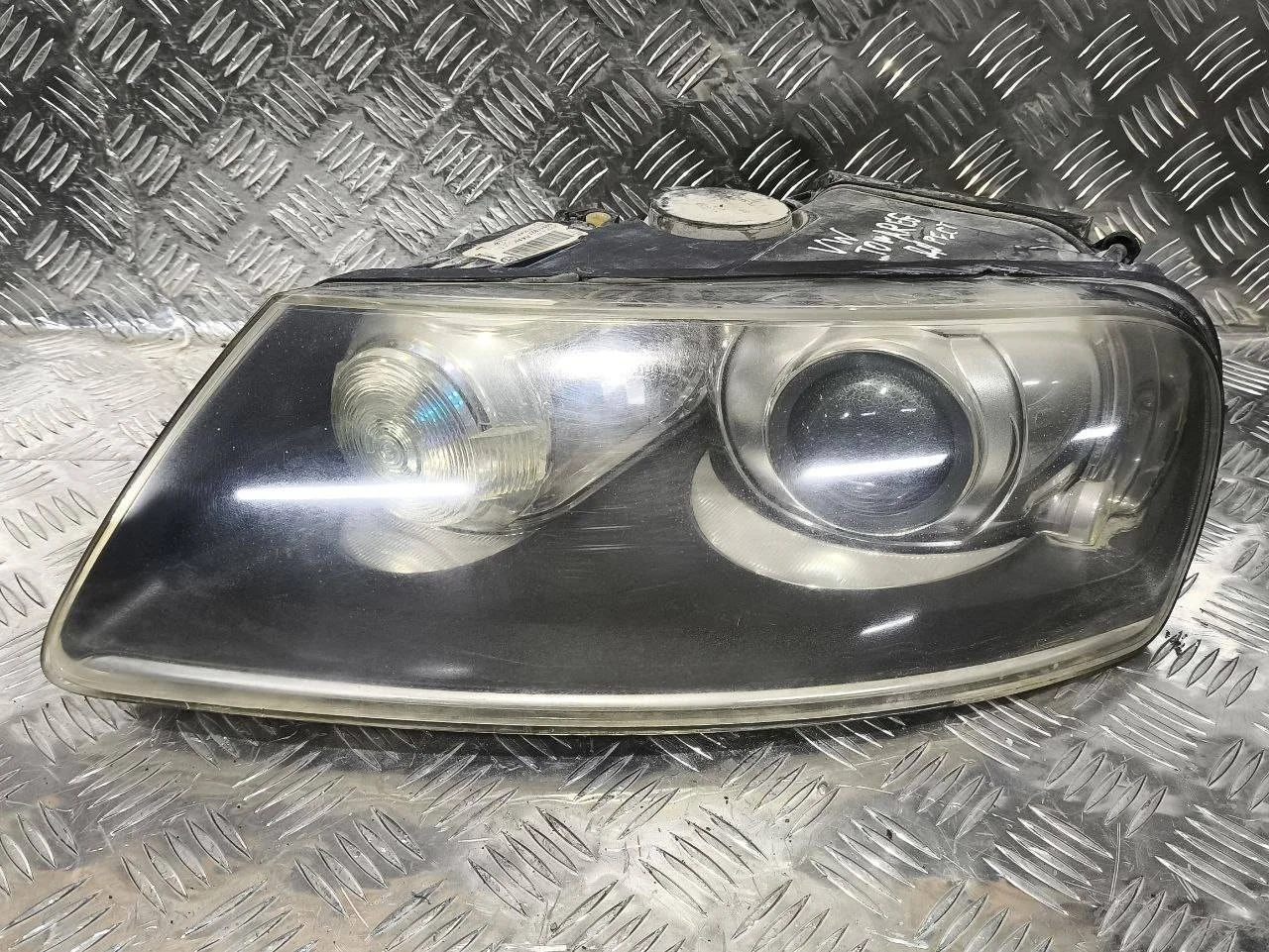 фара левая Volkswagen Touareg