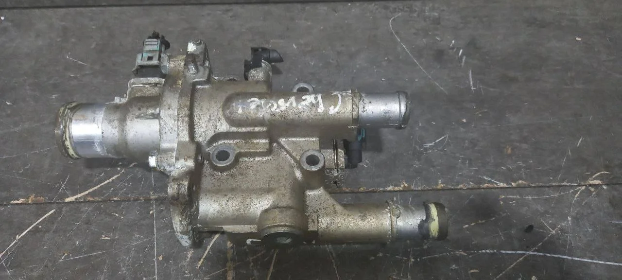 корпус термостата Opel Zafira 2  (B)