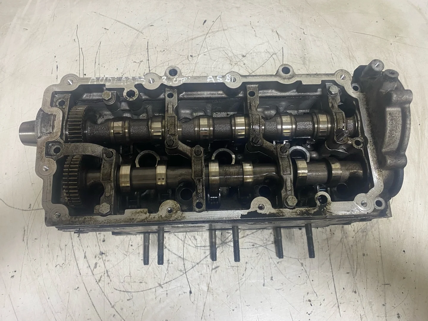 головка блока цилиндров левая Audi A8 D3/4E