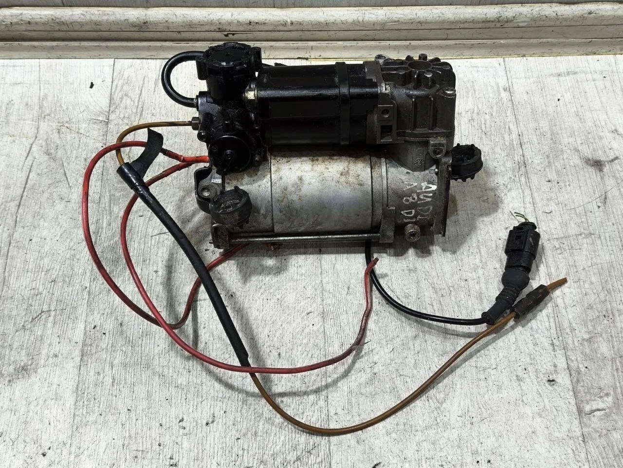 компрессор пневмоподвески Audi A8 D3/4E 4E2