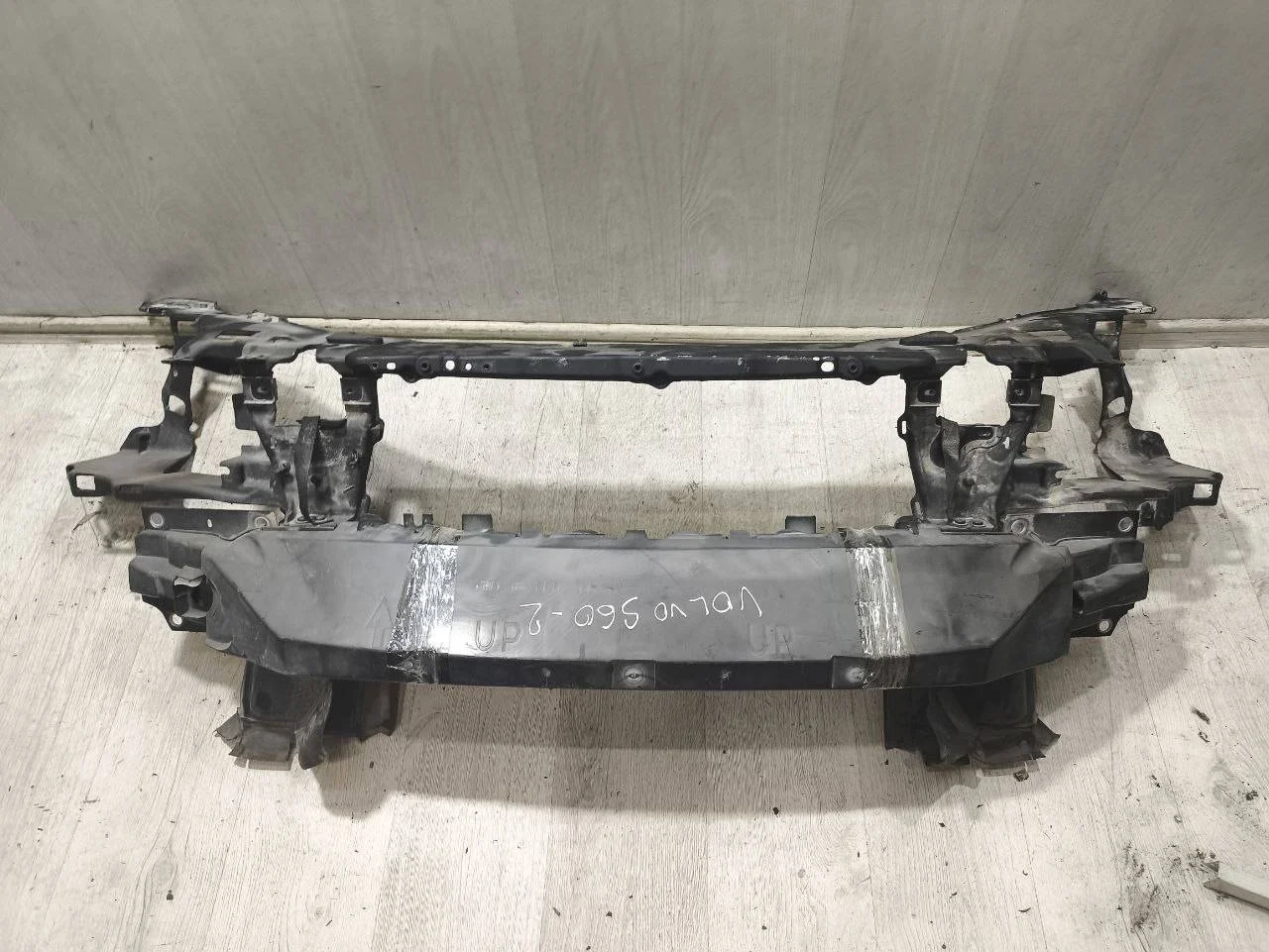 передняя панель (телевизор) Volvo S60 2 FS48