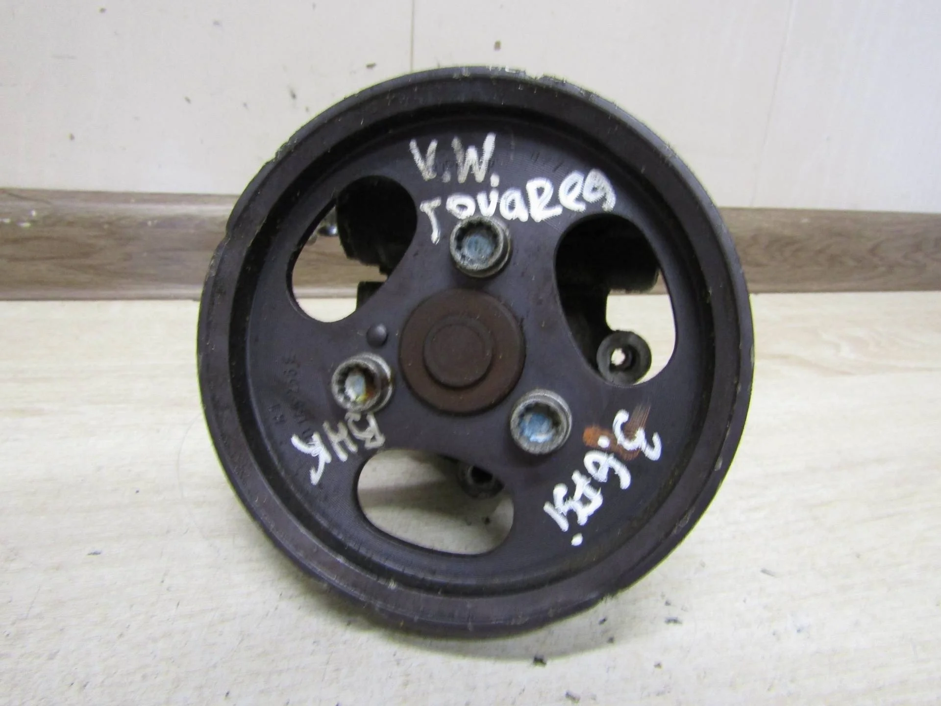 насос гидроусилителя руля Volkswagen Touareg