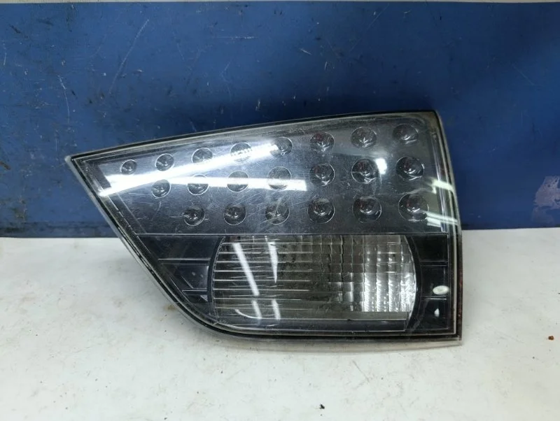 Фонарь внутренний Mitsubishi Outlander XL 2008 8331A064 CW5W, задний правый