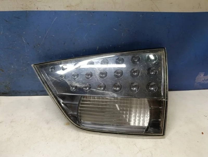 Фонарь внутренний Mitsubishi Outlander XL 2008 8331A064 CW5W, задний правый