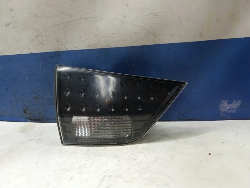 Фонарь внутренний Mitsubishi Outlander XL 2008 8331A005 CW5W, задний левый