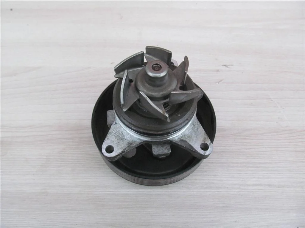 насос водяной (помпа) Land Rover Range Rover Evoque I (2011—2015) Land Rover Range Rover Evoque