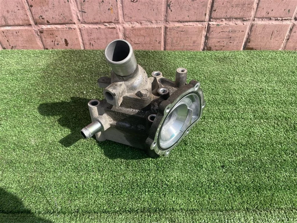 корпус термостата Mitsubishi  Pajero Sport III (2015—2021) Mitsubishi Pajero Sport