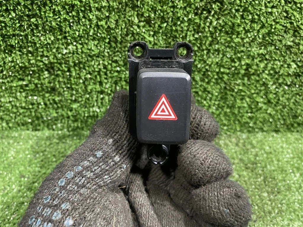 кнопка аварийной сигнализации Kia Ceed JD (2012—2015) Kia Ceed