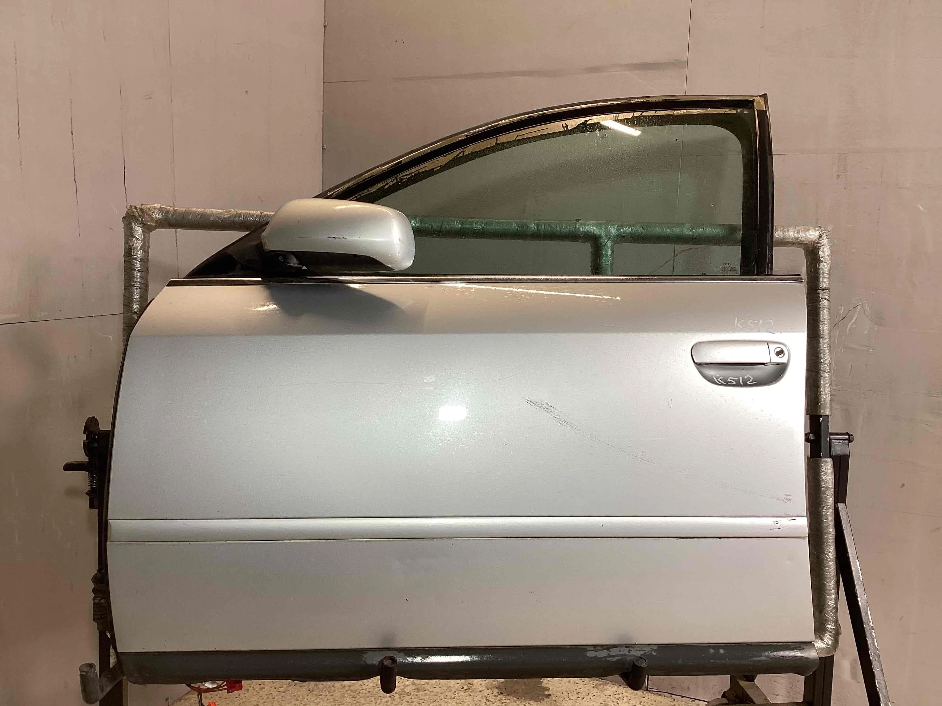 Дверь передняя левая Audi A6 A6 C5 (4B) 1997-2001 1998 2,4 Бензин АКПП Седан.